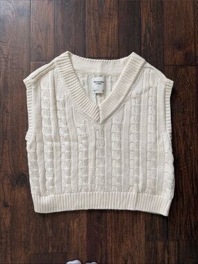 Abercrombie & Fitch Cream Cable-Knit V-Neck Sweater Vest